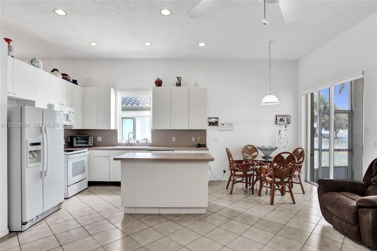 1155 NW 132nd Ave, Pembroke Pines, FL 33028 Photo
