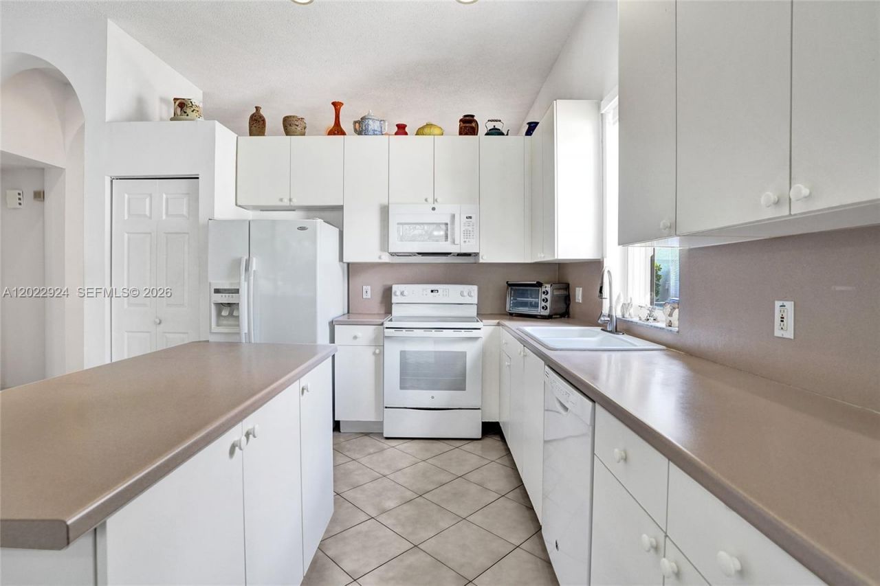 1155 NW 132nd Ave, Pembroke Pines, FL 33028 Photo