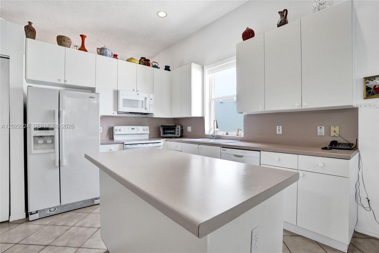 1155 NW 132nd Ave, Pembroke Pines, FL 33028 Photo