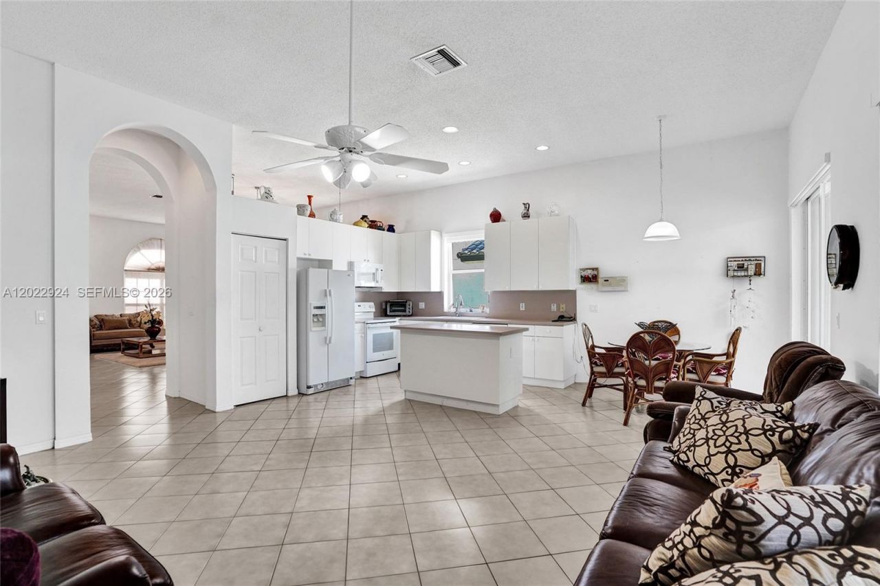 1155 NW 132nd Ave, Pembroke Pines, FL 33028 Photo