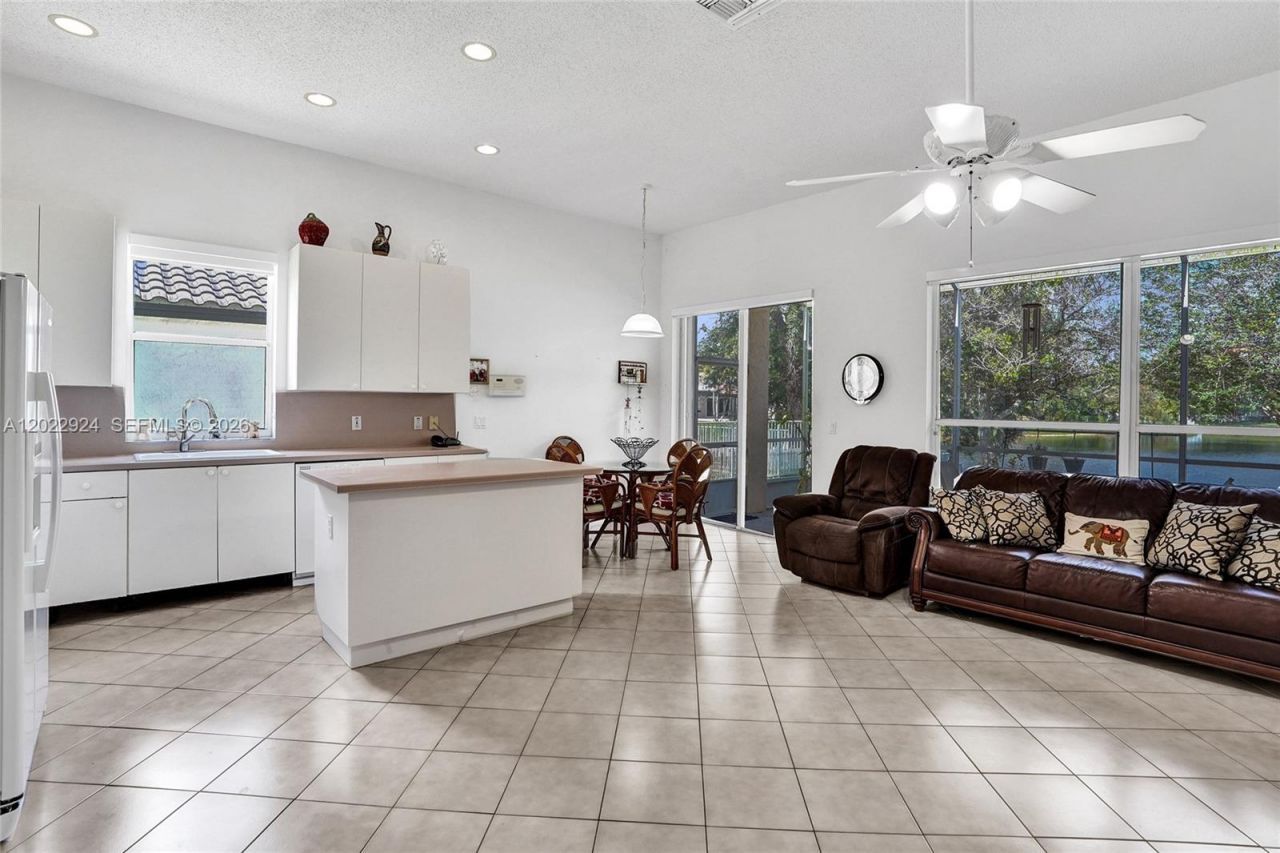 1155 NW 132nd Ave, Pembroke Pines, FL 33028 Photo