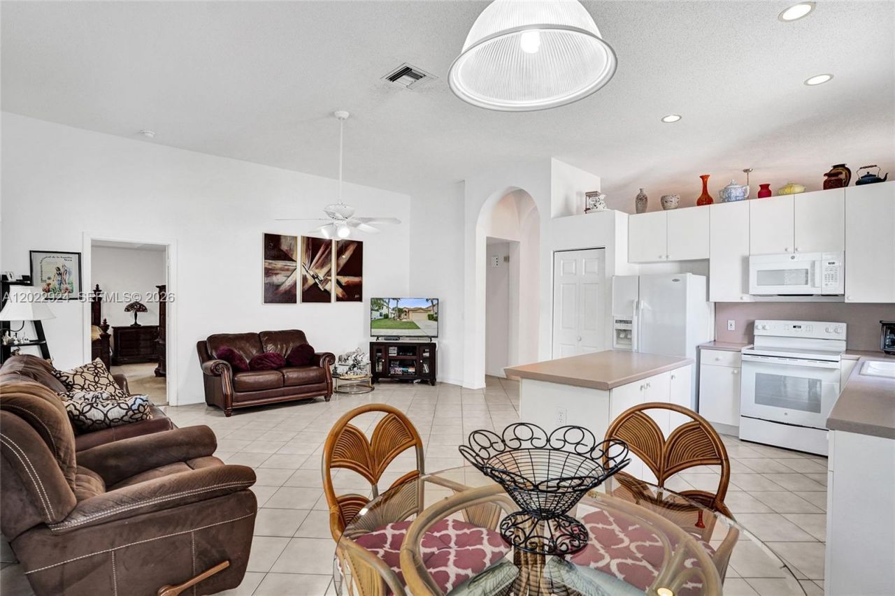1155 NW 132nd Ave, Pembroke Pines, FL 33028 Photo