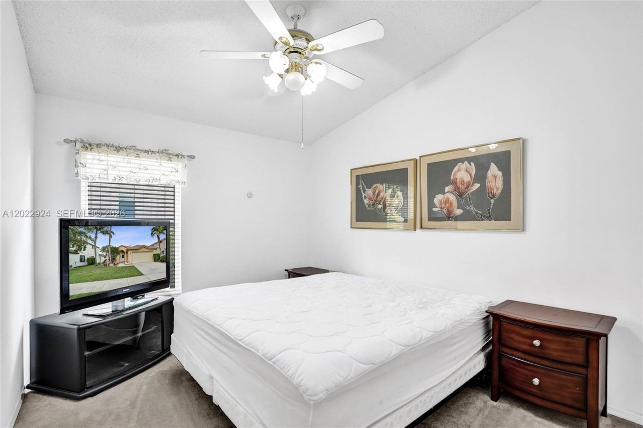 1155 NW 132nd Ave, Pembroke Pines, FL 33028 Photo