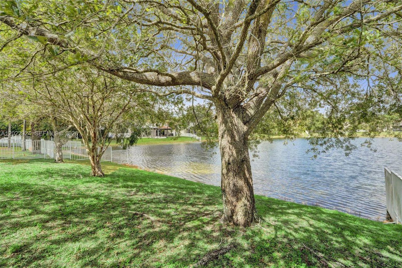 1155 NW 132nd Ave, Pembroke Pines, FL 33028 Photo