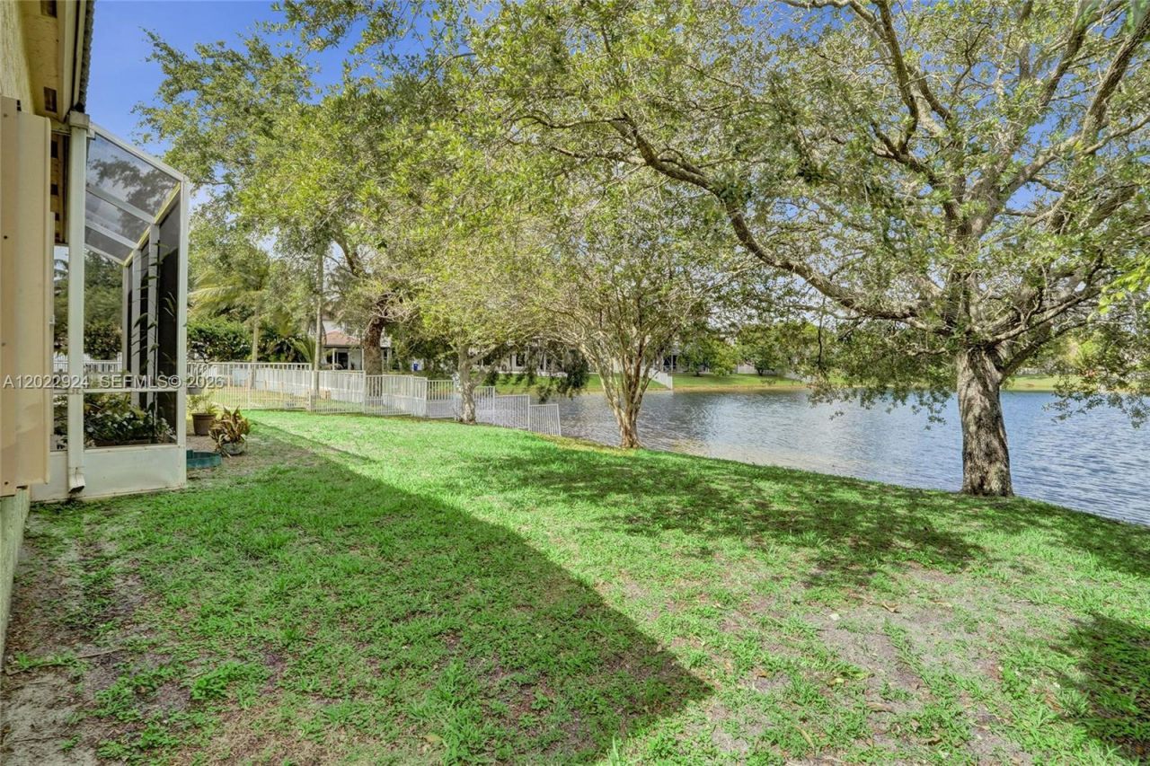 1155 NW 132nd Ave, Pembroke Pines, FL 33028 Photo