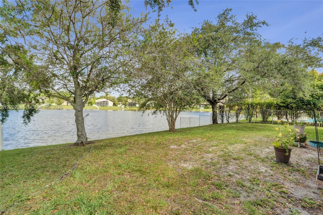 1155 NW 132nd Ave, Pembroke Pines, FL 33028 Photo