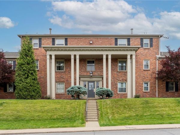 692 Robinwood Dr, Unit C, Pittsburgh, PA 15216