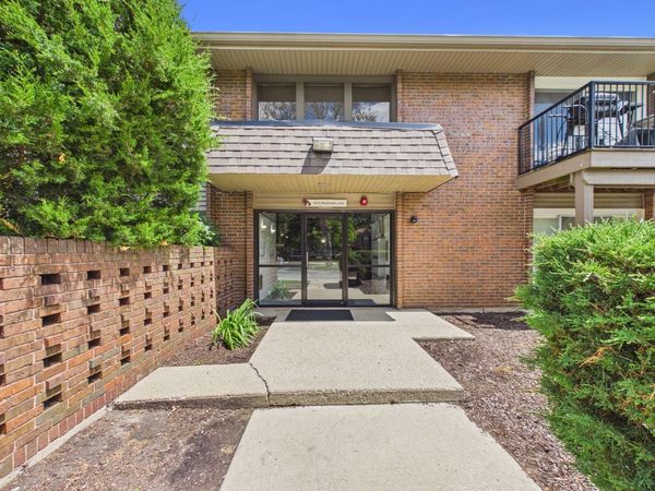 4525 Blackhawk Lane , Unit 202, Lisle, IL 60532