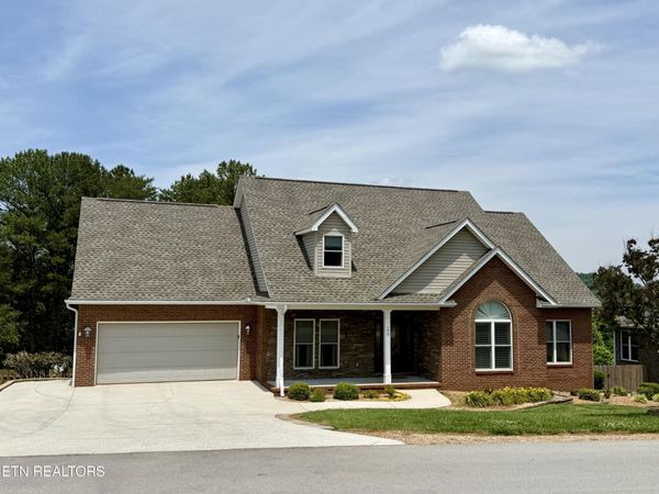190 Pointe Summit Drive, Greenback, TN 37742