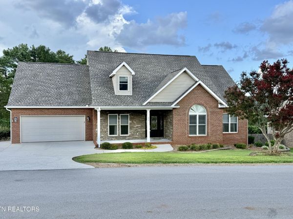 190 Pointe Summit Drive, Greenback, TN 37742