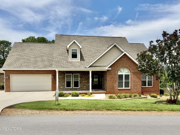 190 Pointe Summit Drive, Greenback, TN 37742