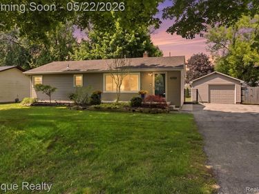 2624 Harrison Avenue, Rochester Hills, MI 48307