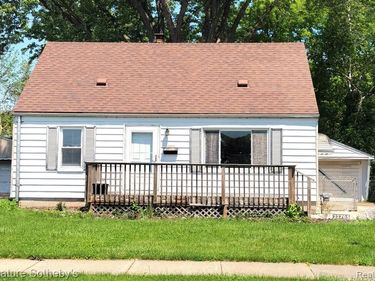 22703 Ridgeway Street, St. Clair Shores, MI 48080