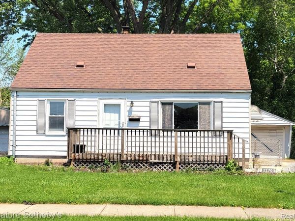 22703 Ridgeway Street , St. Clair Shores, MI 48080