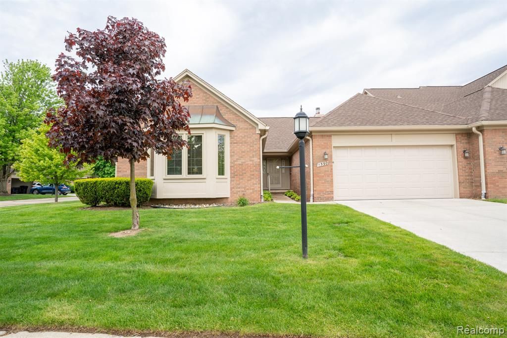 1592 Country Drive, Trenton, MI 48183 Main Photo