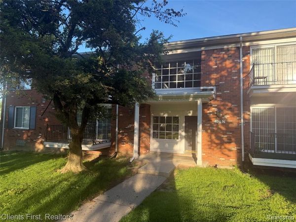 426 Fox Hills Drive N , Bloomfield Hills, MI 48304