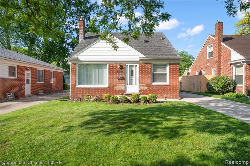 21628 Newcastle Road, Harper Woods, MI 48225 Main Photo