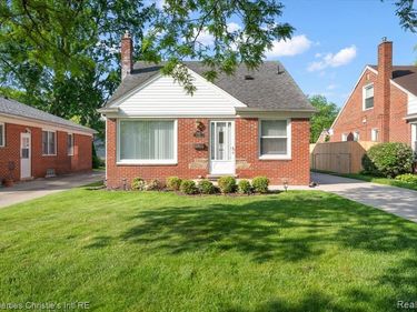 21628 Newcastle Road, Harper Woods, MI 48225