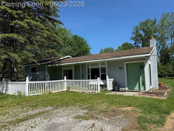 896 Grace Avenue, Rochester Hills, MI 48307