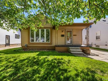 637 S Edgeworth Avenue, Royal Oak, MI 48067