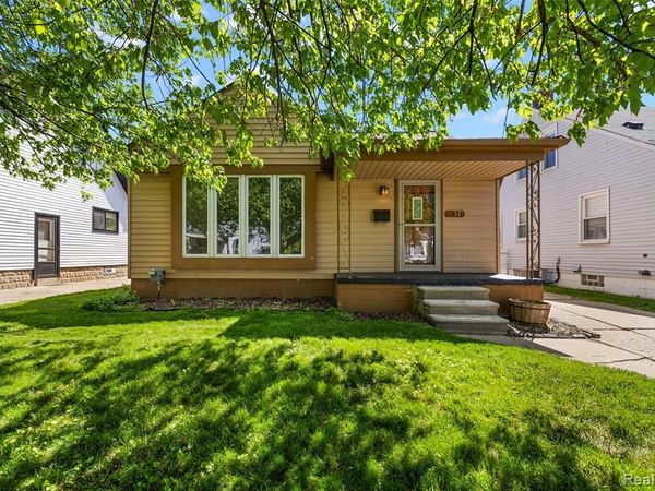 637 S Edgeworth Avenue , Royal Oak, MI 48067