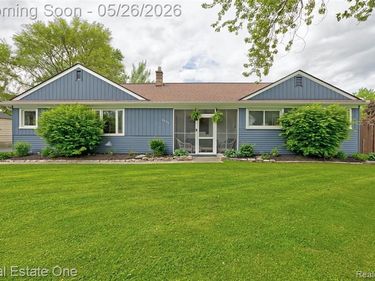 6394 Manson Drive, Waterford Twp, MI 48329