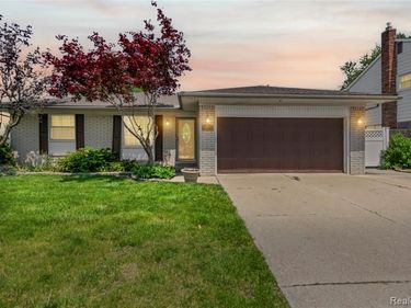 22356 Woodstock Court, Woodhaven, MI 48183