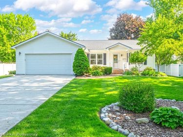 2470 Winkleman Drive, Waterford Twp, MI 48329