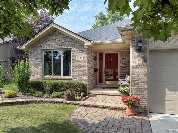 6821 Carriage Creek Drive , Washington Twp, MI 48094