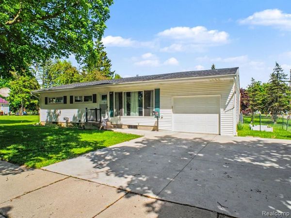 425 Rockingham Avenue , Alma, MI 48801