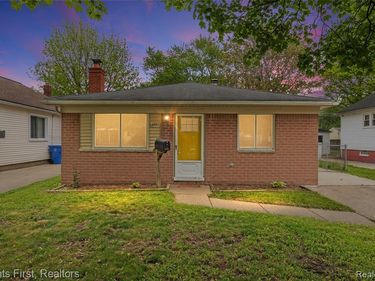 4993 Bedford Street, Dearborn Heights, MI 48125