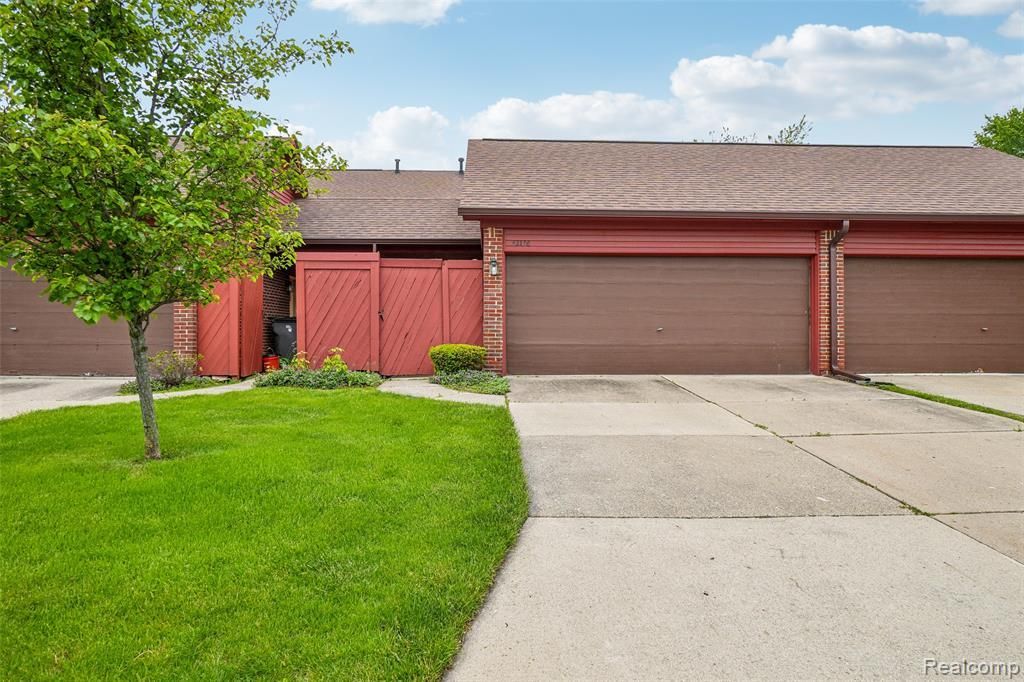 42136 Lochmoor Street, Clinton Township, MI 48038 Main Photo