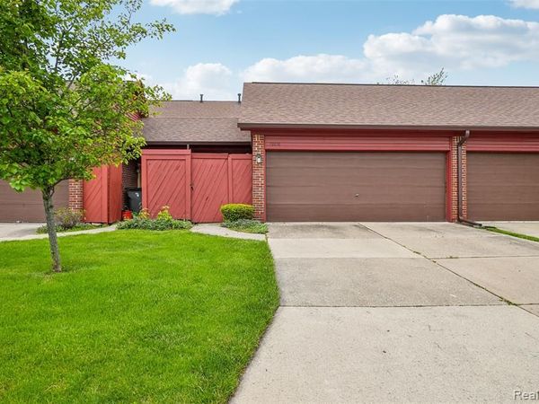 42136 Lochmoor Street, Clinton Twp, MI 48038