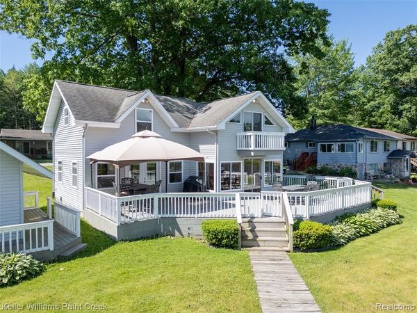 1379 Sioux Street , Gladwin, MI 48624