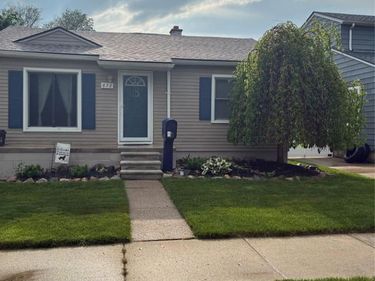 672 8th Street, Wyandotte, MI 48192