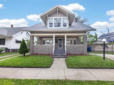 810 E 8th Street, Flint, MI 48503