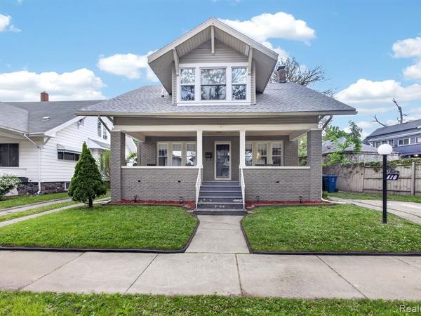810 E 8th Street, Flint, MI 48503