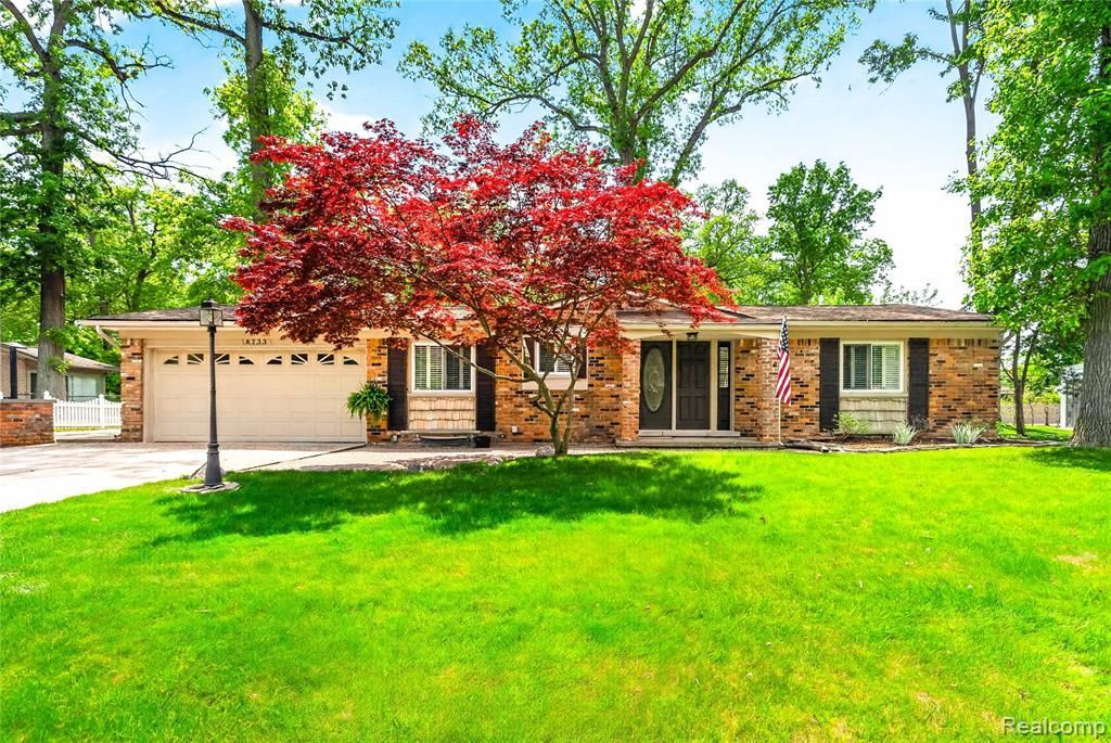 8733 Woodside Drive, Grosse Ile Township, MI 48138 Main Photo