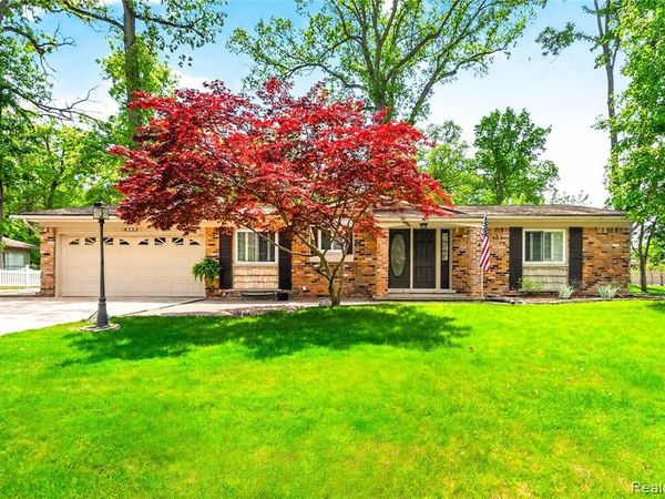 8733 Woodside Drive, Grosse Ile Twp, MI 48138