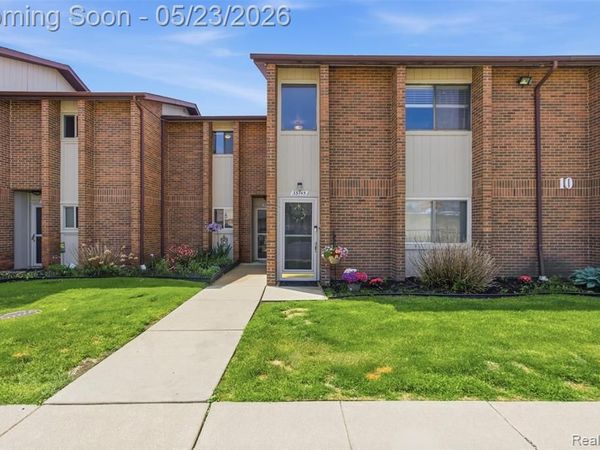 33745 Pondview Circle, Livonia, MI 48152