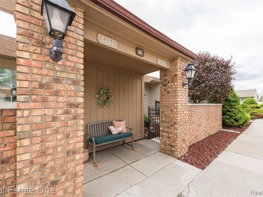 25137 Jefferson Court, South Lyon, MI 48178