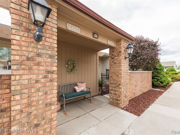 25137 Jefferson Court , South Lyon, MI 48178