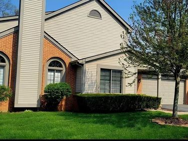1004 Elmwood Drive, Brighton, MI 48116