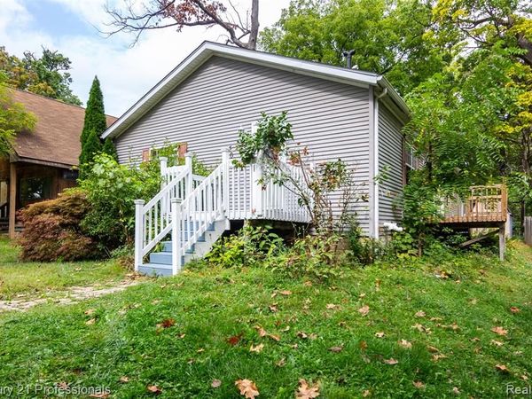 4080 Cass Elizabeth Road , Waterford Twp, MI 48328