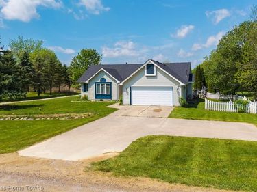 1041 Mackie Road, Almont Twp, MI 48003