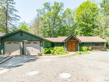 21417 PARKER Street, Farmington Hills, MI 48336