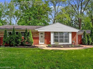 28442 Thorny Brae Road, Farmington Hills, MI 48331