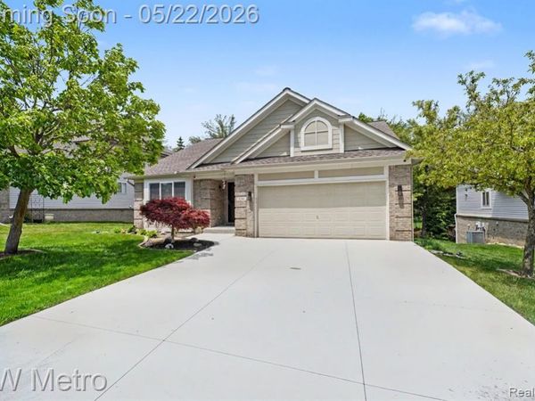 3280 Harbours Boulevard , Waterford Twp, MI 48328