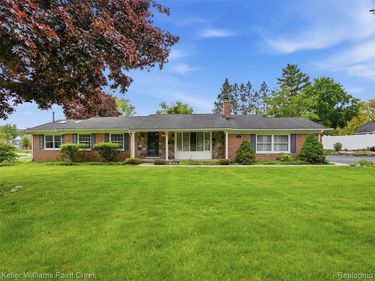 436 Broadleaf Drive, Oakland Twp, MI 48306