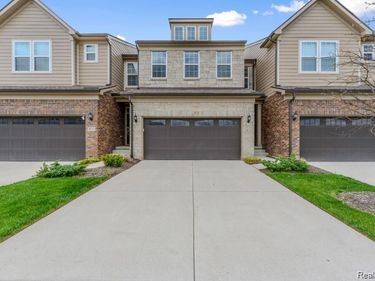1674 Addison Circle, Walled Lake, MI 48390